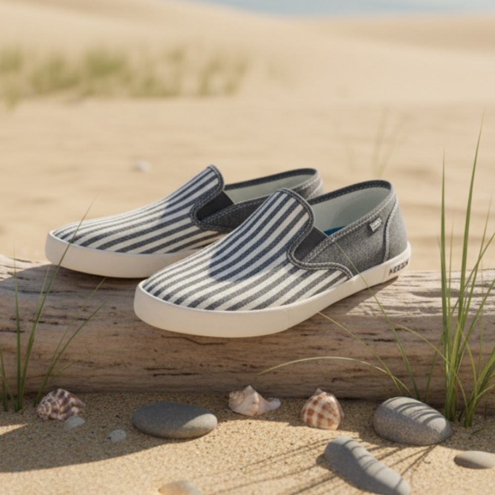 SEAVEES Baja Slip On Sneakers Size: 6.5